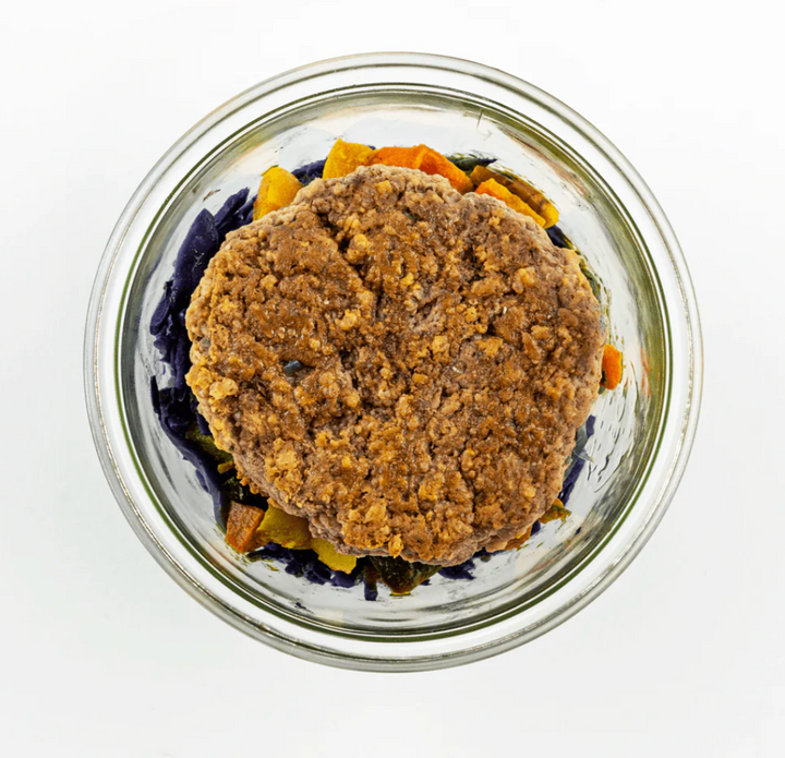 Hamburguesa de carne de res, col morada, quinoa y verduras con cúrcuma 200g