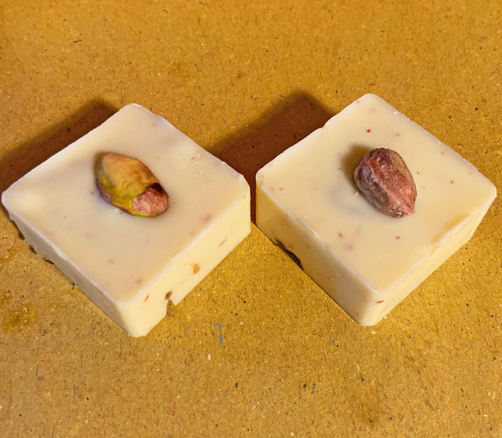 Chocolates blancos azafrán limón y pistacho Bronte DOP 85g