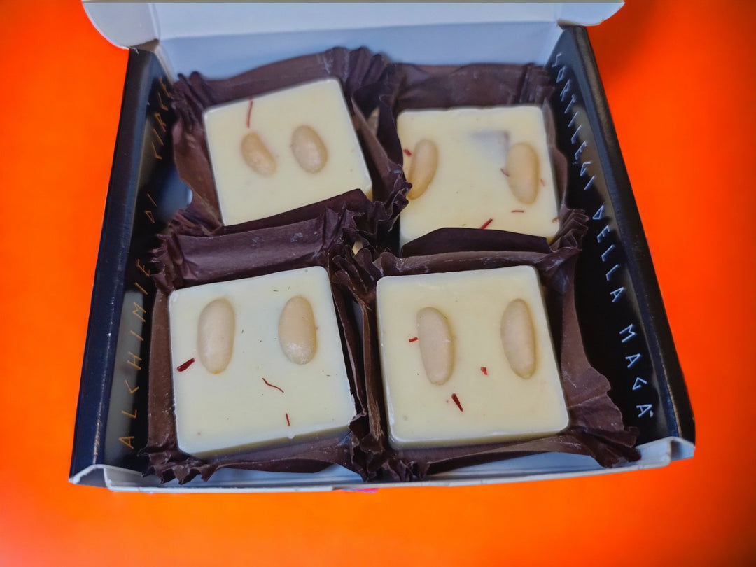 Chocolates blancos de azafrán, kumquat y piñones 85g