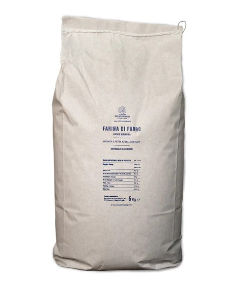 Organic wholemeal einkorn flour in paper