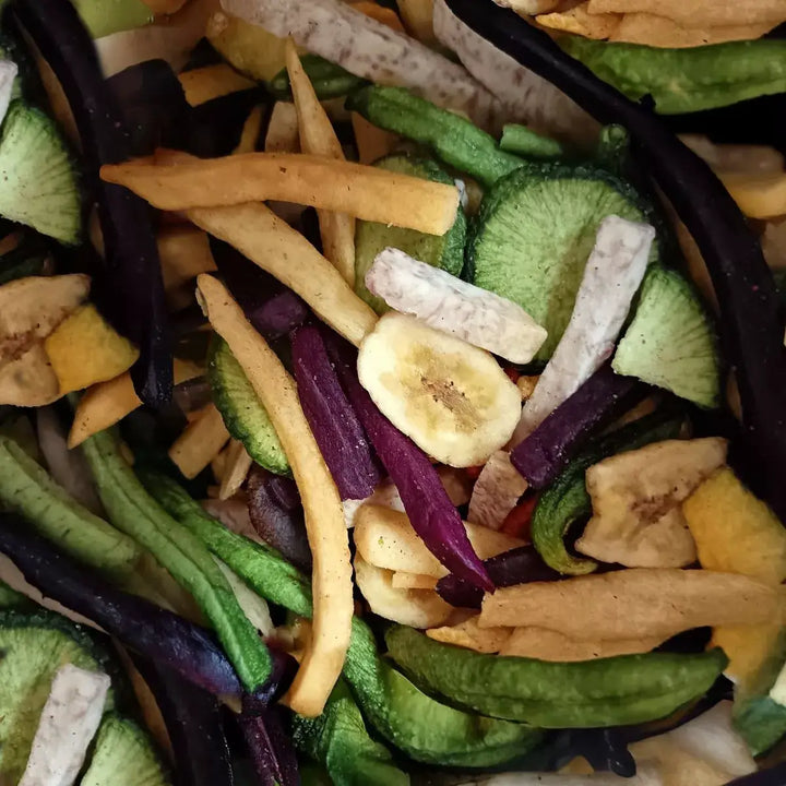 Chips di patate, zucca e carote essiccate salate