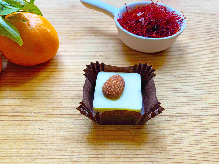 Cioccolatini bianchi zafferano mandarino e mandorla 85g