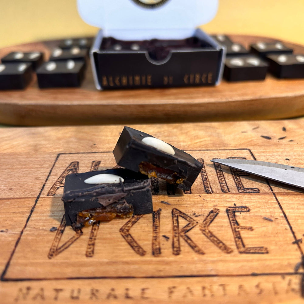 Cioccolatini fondenti 83% kumquat e pinoli 85 g - Alchimie di Circe - ZiaCris DispensAttiva