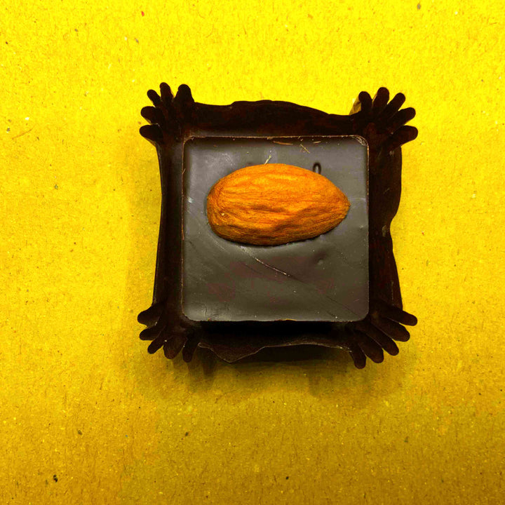Cioccolatini fondenti 83% mandarino e mandorla di Toritto 85g Alchimie di Circe