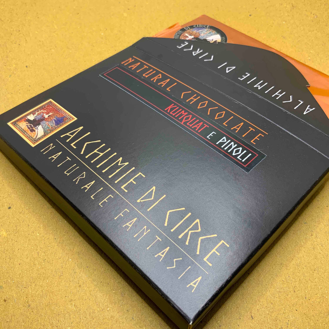 Cioccolato fondente 70% kumquat e pinoli 100g Alchimie di Circe