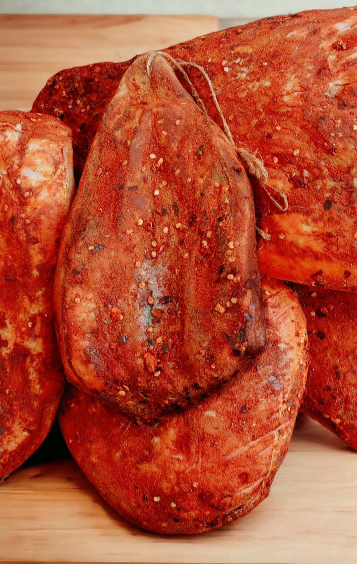 Guanciale stagionato artigianale di maiale all'etto Peperoncino Azienda Agricola Pratini